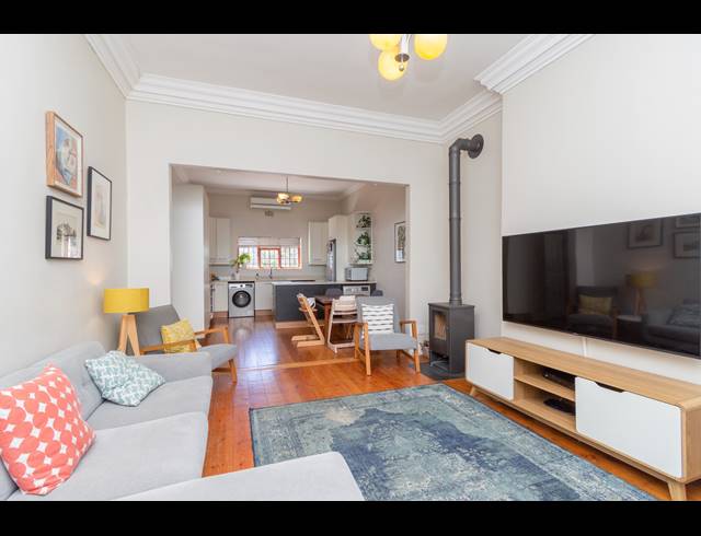 2 BEDROOM APARTMENT FOR SALE IN ORANJEZICHT